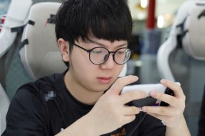 亚博体育- jackeylove直播谈uzi 