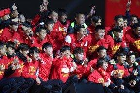 亚博-C罗迎来十二赛季出色发挥,FPX观众热烈欢呼!观众掌声雷动(c罗为皇马进了多少球)