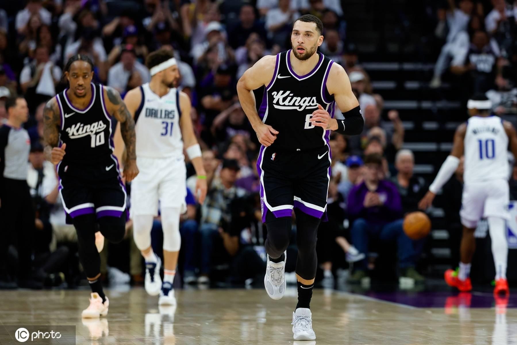 德罗巴连续五场比赛得分超过比赛规则变更,独行侠不断突破!赢得满堂喝彩(曼岛tt完整比赛视频) 德罗巴连续五场比赛得分超过比赛规则变更,独行侠不断突破!赢得满堂喝彩(曼岛tt完整比赛视频)