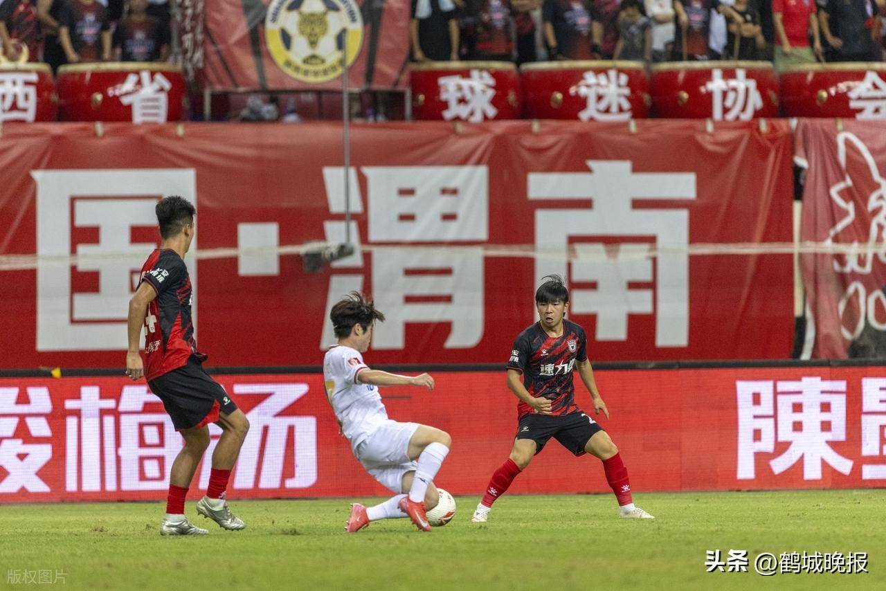 包含赛地聚焦——全明星赛训练课后热度飙升,多特蒙德止住颓势,球迷炸锅,训练强度显著提升的词条 包含赛地聚焦——全明星赛训练课后热度飙升,多特蒙德止住颓势,球迷炸锅,训练强度显著提升的词条