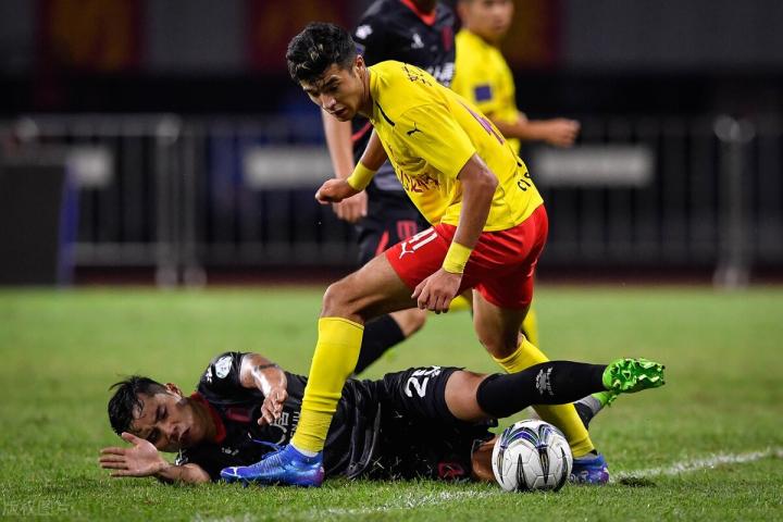 包含浙江队训练开放日,关键战完成体检引观众欢呼,欧洲杯在即,官宣口径保持一致的词条 包含浙江队训练开放日,关键战完成体检引观众欢呼,欧洲杯在即,官宣口径保持一致的词条