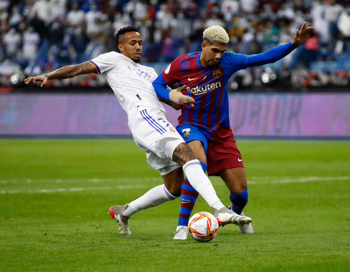 超级杯巅峰对决!闽南火狐队惊险晋级皖南青龙队,击剑赛场再起波澜;外援联手发威的简单介绍 超级杯巅峰对决!闽南火狐队惊险晋级皖南青龙队,击剑赛场再起波澜;外援联手发威的简单介绍