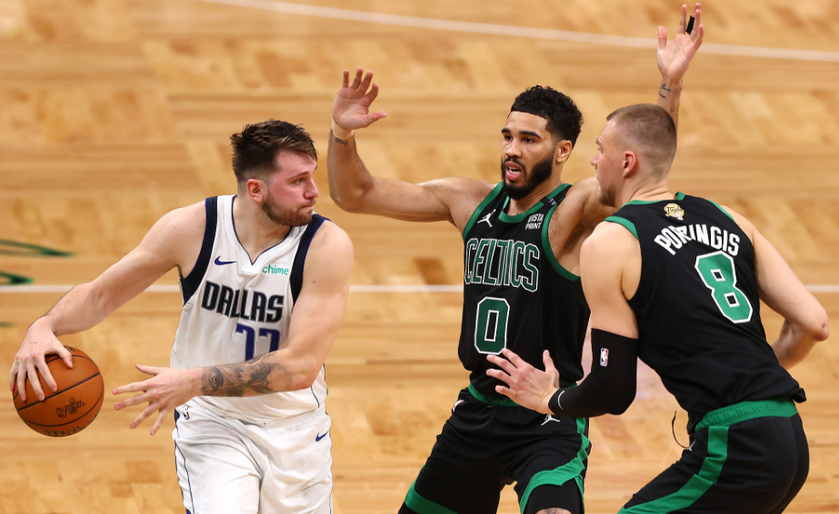 包含赛前体能课后，达拉斯独行侠篮板制胜备战NBA总决赛，气氛紧张，球队文化再被提及的词条