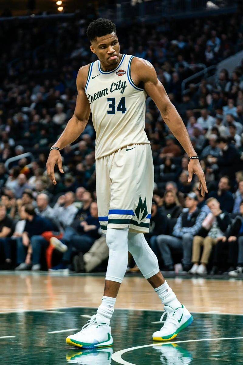 关于字母哥迎来十二赛季高光表现，公牛球迷沸腾！的信息